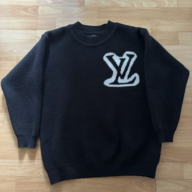 Schwarzer LV pullover