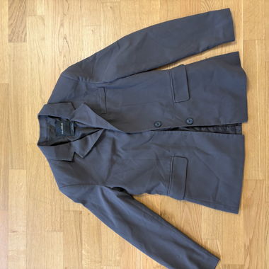 Blazer elegante con imbottitura nella zona delle spalle