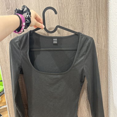 Top Nero a Maniche Lunghe