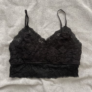 Schwarzes Spitzentop