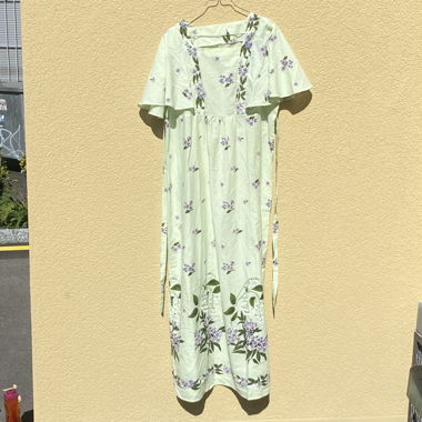 Green long dress, pruple flowers