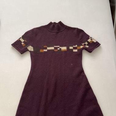 Abito in maglia lilla con motivo