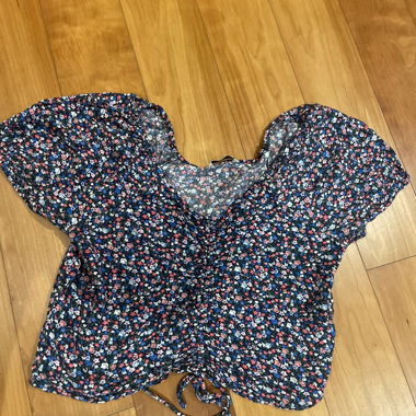 Floral top with puff sleeves