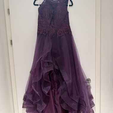 Robe violette en tulle