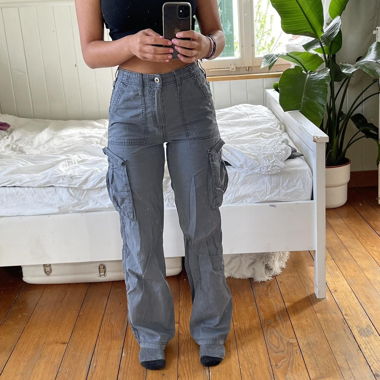 Grey cargo trousers with adjustable waist 
