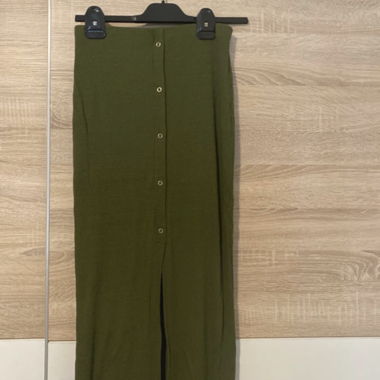 Gonna lunga kaki con bottoni. ASOS
