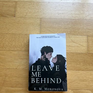 Buch „Leave me behind“