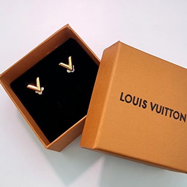 Louis Vuitton V Studs Ohrringe