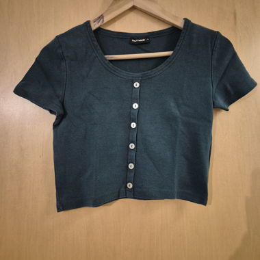 Crop top verde scuro con bottoni