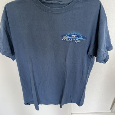 Blaues Mustang T-Shirt mit Auto-Print