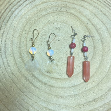 Boucles d'oreilles pendantes en pierres
