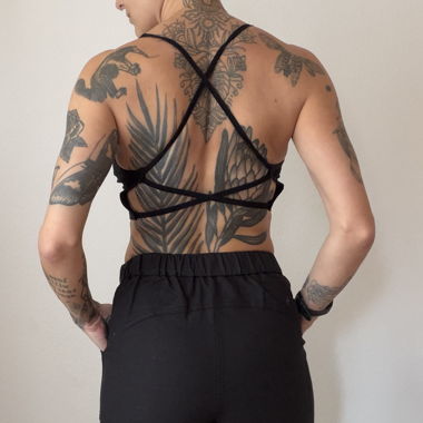 Top with crossed straps, black