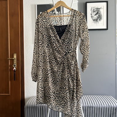 Abito a portafoglio con stampa leopardata