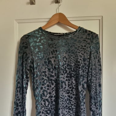 Top manica lunga in velluto motivo leopardato