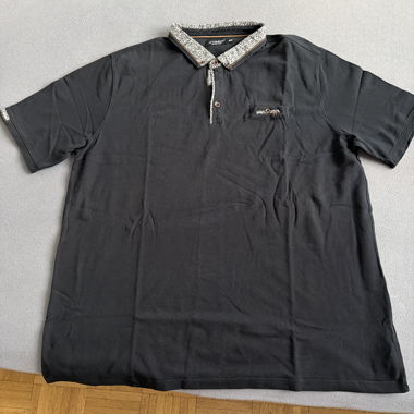 T-shirt noir AT COMPANY