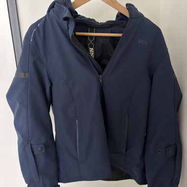 Motorcycle jacket with gloves