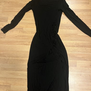 Langärmliger Kleid