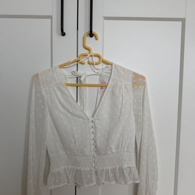 Weisse Bluse mit Tupfen