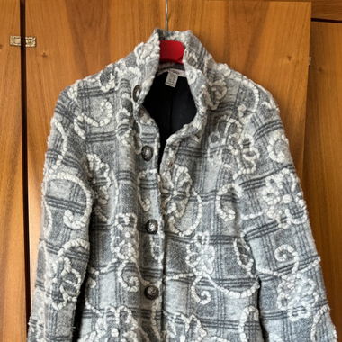Manteau Gris à Carreaux avec Fleurs
