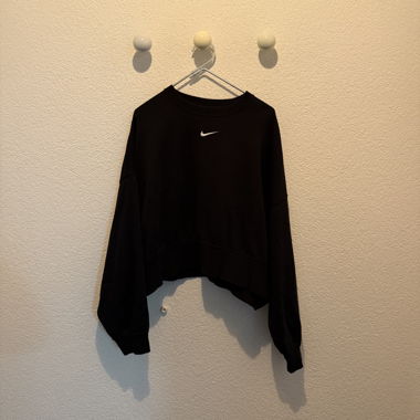 Black Nike cropped sweatshirt