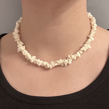 Collana di frammenti di conchiglia