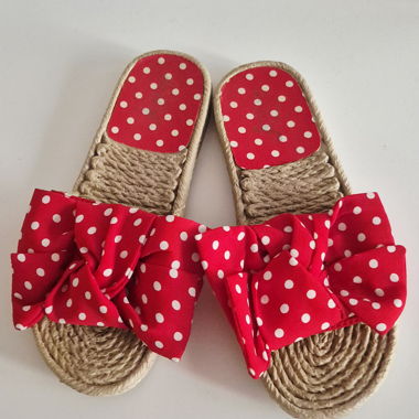 Sandali con fiocco rosso
