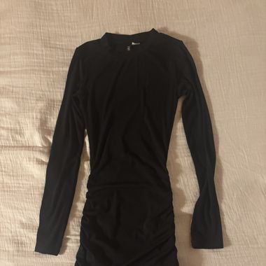 Schwarzes Kleid