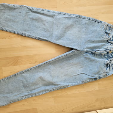 Jeans pour femmes avec broderie florale
