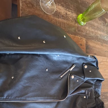 Fake Lederjacke mit Schmetterlingen