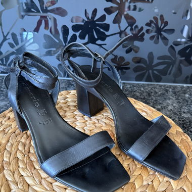 Sandales Tamaris noires à talon bloc taille 38