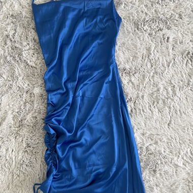blaues Kleid