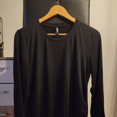 Schwarzer Pulli 