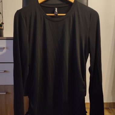 Schwarzer Pulli 
