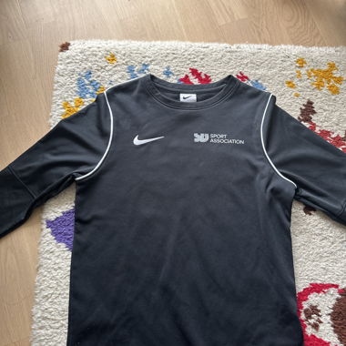 Nike long sleeve sport top
