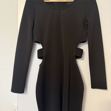 Schwarzes Kleid
