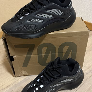 Yeezy 700 v3 