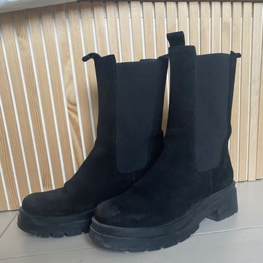 LEATHER BOOTS