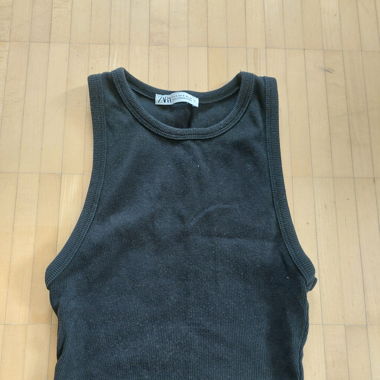 Schwarzes Top