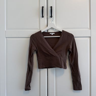 Brown long sleeve crop top