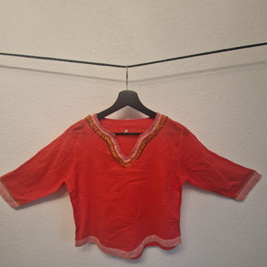 Sommershirt Rot mit Stickereien