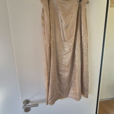 Ensemble doré avec jupe et blouse