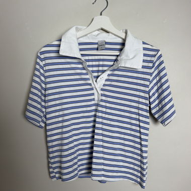 Zebra-gestreiftes Poloshirt