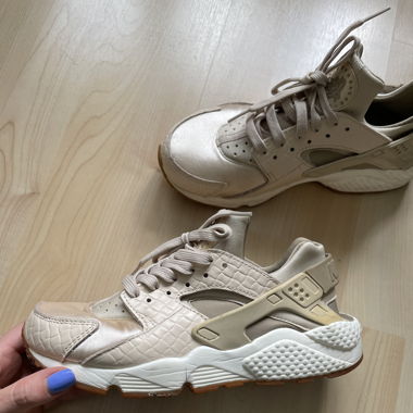 Nike Air Huarache Gold Sneakers