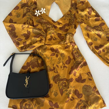 Satin-Kleid mit Blumen, Grösse 40