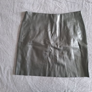 Jupe mini en cuir noir