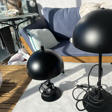 Zwei Tisch Lampen schwarz skandinavian Style