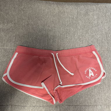 Kurze pinke Hosen