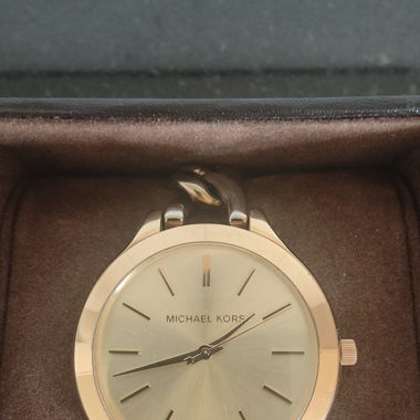 Michael Kors Uhr & Umhängetasche