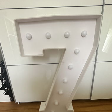 Leuchtende Zahl 7