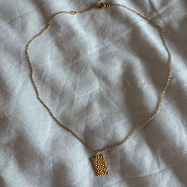 Collana color oro con pendente